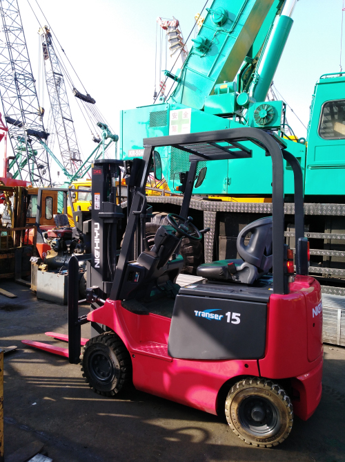 進(jìn)口電動(dòng)叉車